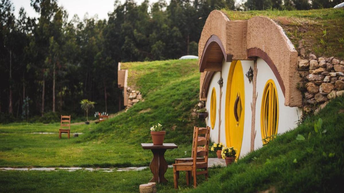 Una de las casas de los alojamientos inspirados en &#039;Hobbiton&quot; que se puede encontrar en Galicia.