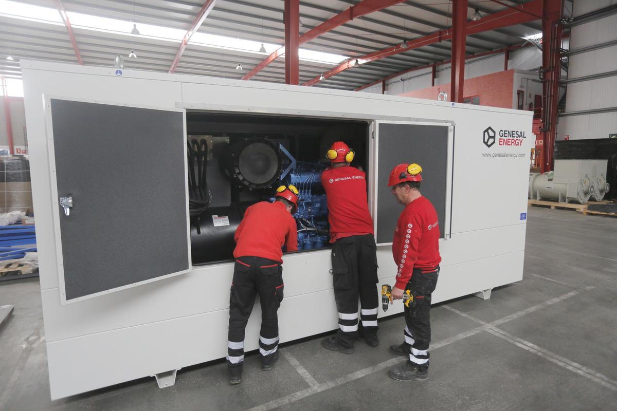 Trabajadores de Genesal Energy, en el polígono de Bergondo.