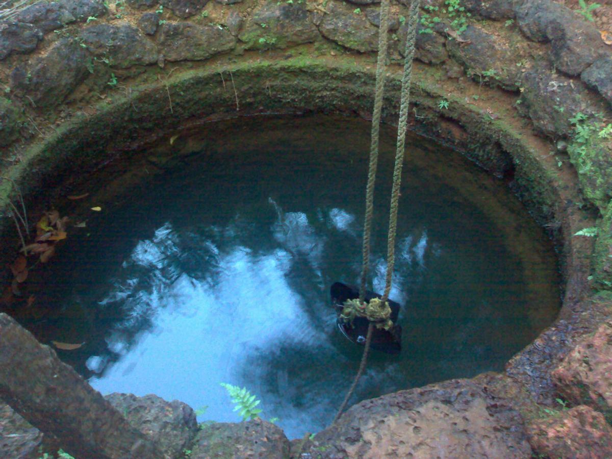 Afloramiento de agua subterranea en un pozo. BLUEMANGOA2Z
