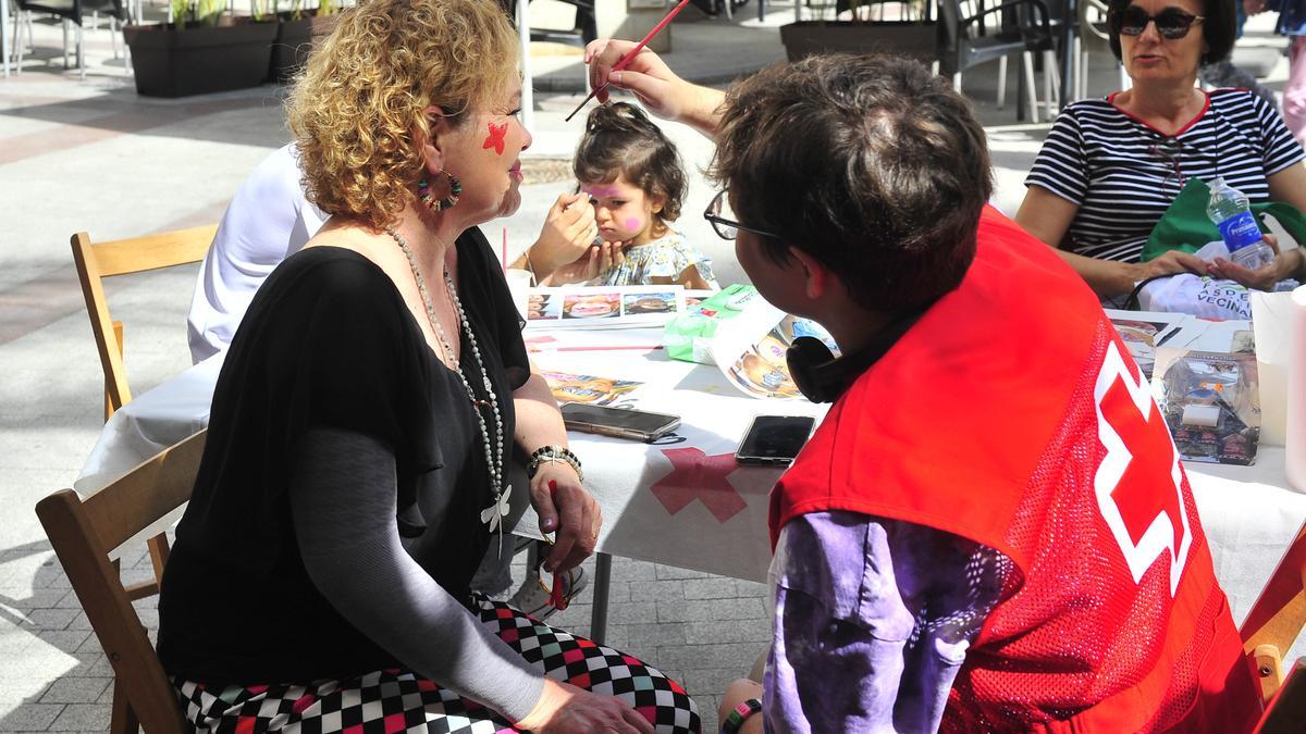 Un taller de pintacaras organizado por Cruz Roja este sábado en El Raval de Elche