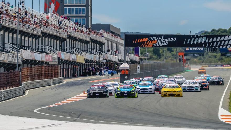 La NASCAR Europa inicia temporada en Cheste con récord de participación