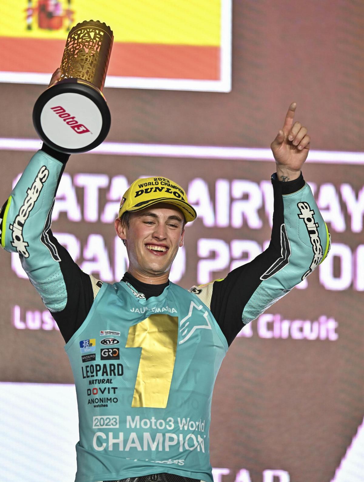 Las imágenes de Jaume Masià como campeón del mundo de Moto3 en Catar