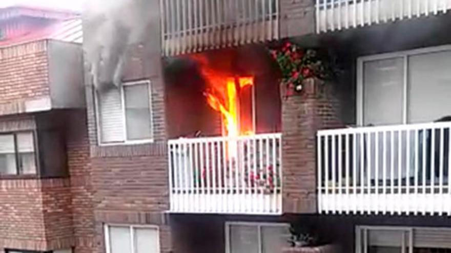 Incendio en Vigo: desalojado un edificio por el fuego