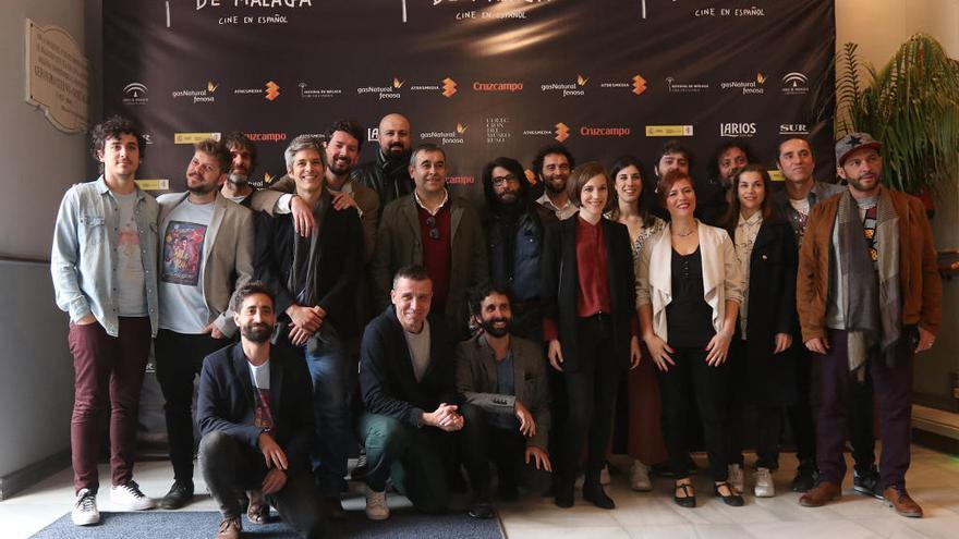 Foto de familia de los principales premiados con las Biznagas del Festival de Málaga Cine En Español. arciniega