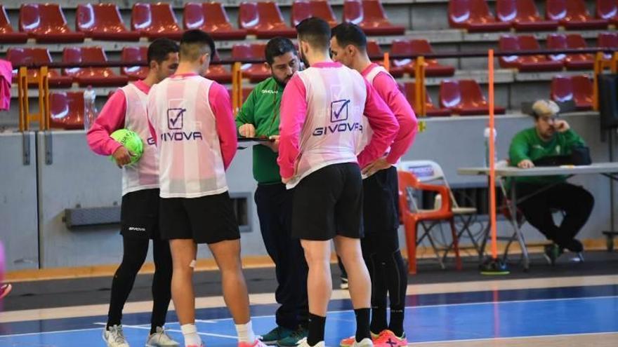 El Córdoba Futsal busca una salida con el aliento del público