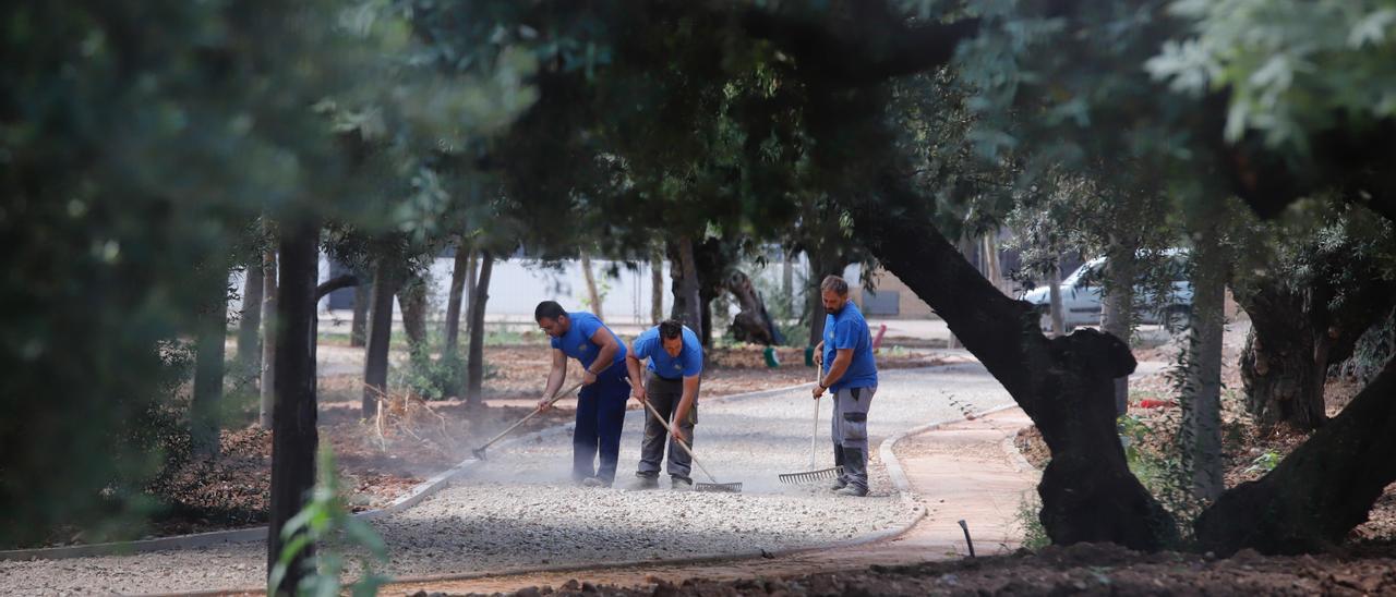 Operarios trabajan en la reforma del circuito de El Tablero.