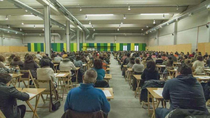 Participantes en uno de los exámenes de la bolsa de empleo municipal.