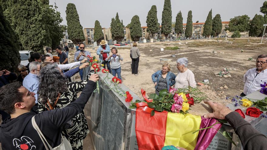 La Comisión Cívica de Memoria Histórica de Alicante sobre la parcela 12 del cementerio: &quot;Es una desidia&quot;