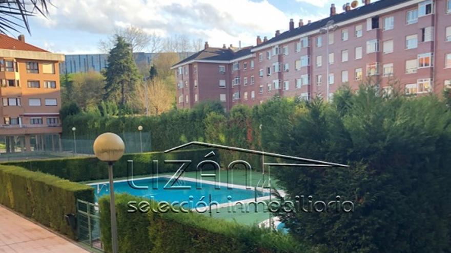 Pisos y casas con piscina en venta en Oviedo.