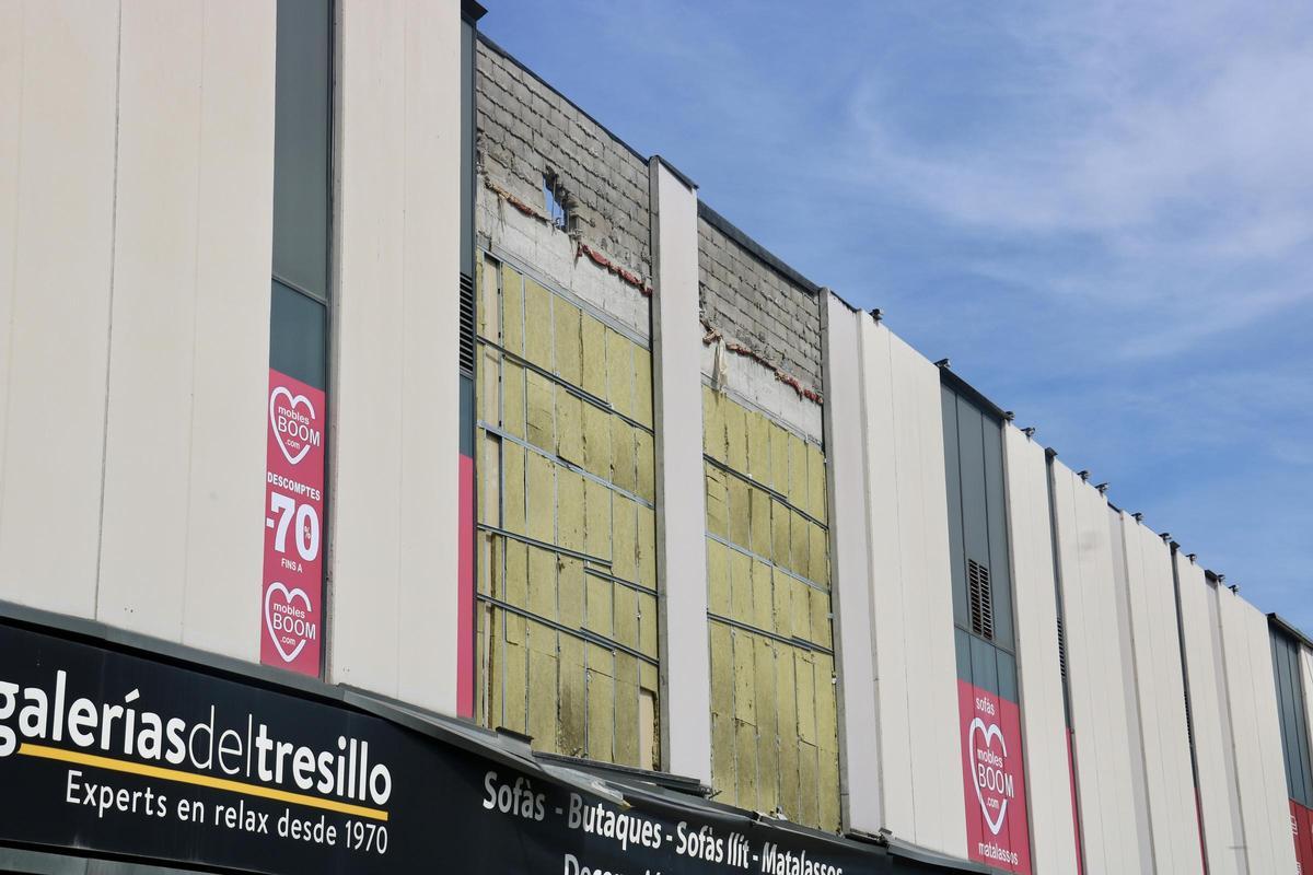 Cae otra placa de hormigón en el centro comercial de Sabadell donde murió un hombre hace dos semanas