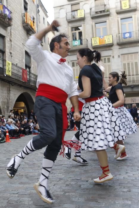 Ball de Gitanes de Montmeló a la plaça del Vi de Girona