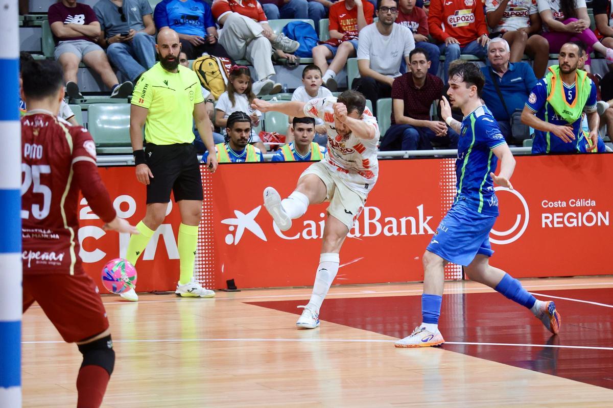 Las mejores imágenes del partido entre ElPozo y Valdepeñas