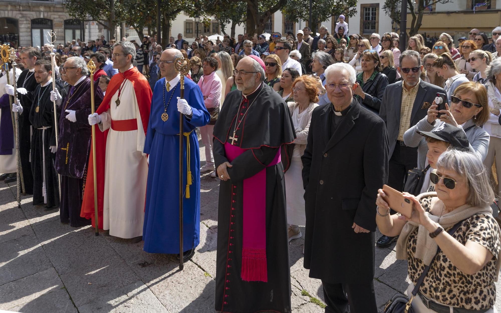 Oviedo despide a lo grande la Semana Santa: mira las fotos de la procesión del Resucitado