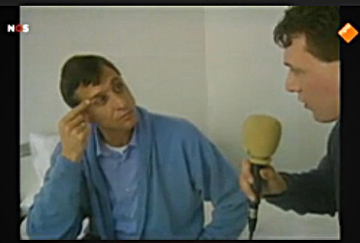 Edwin Winkels entrevistando a Johan Cruyff en la cama del hospital