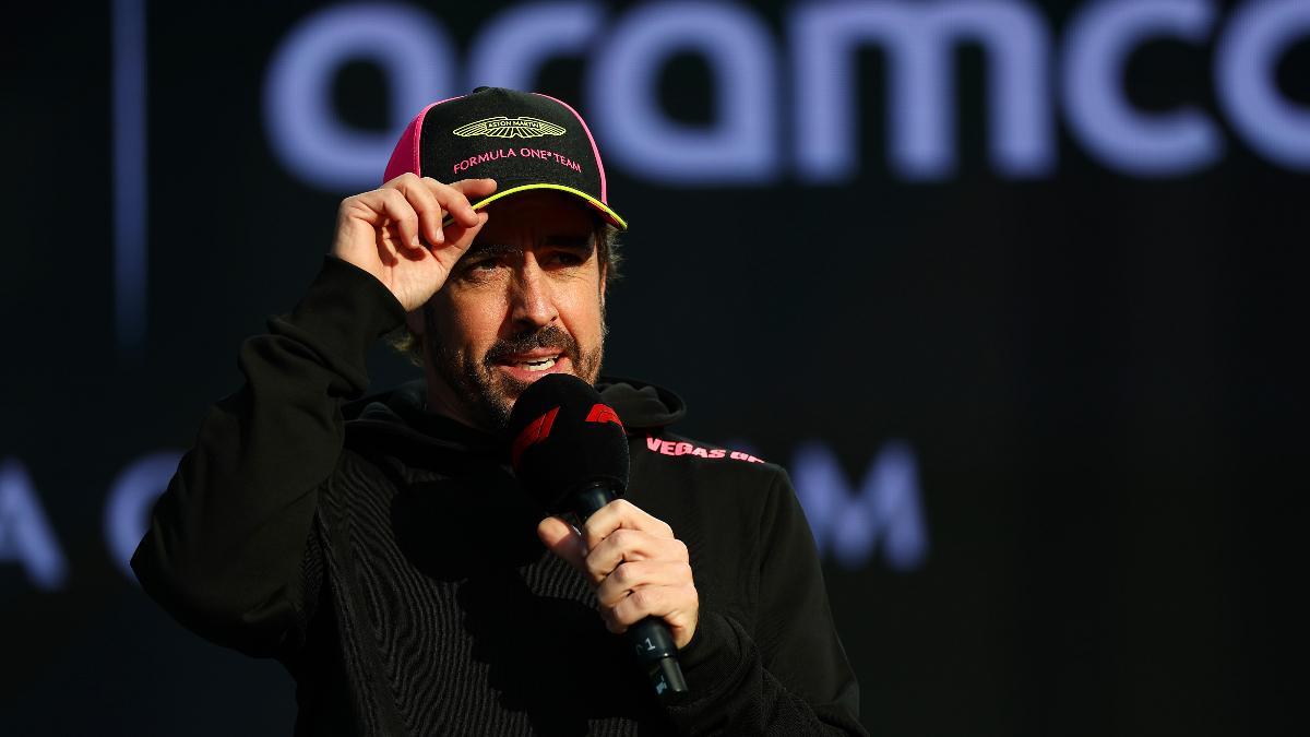 Fernando Alonso, en el paddock de Las Vegas