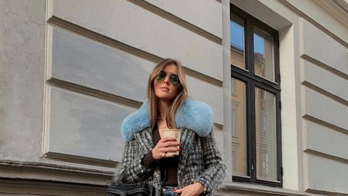 La influencer Darja Barannik con un look con abrigo (@darjabarannik)