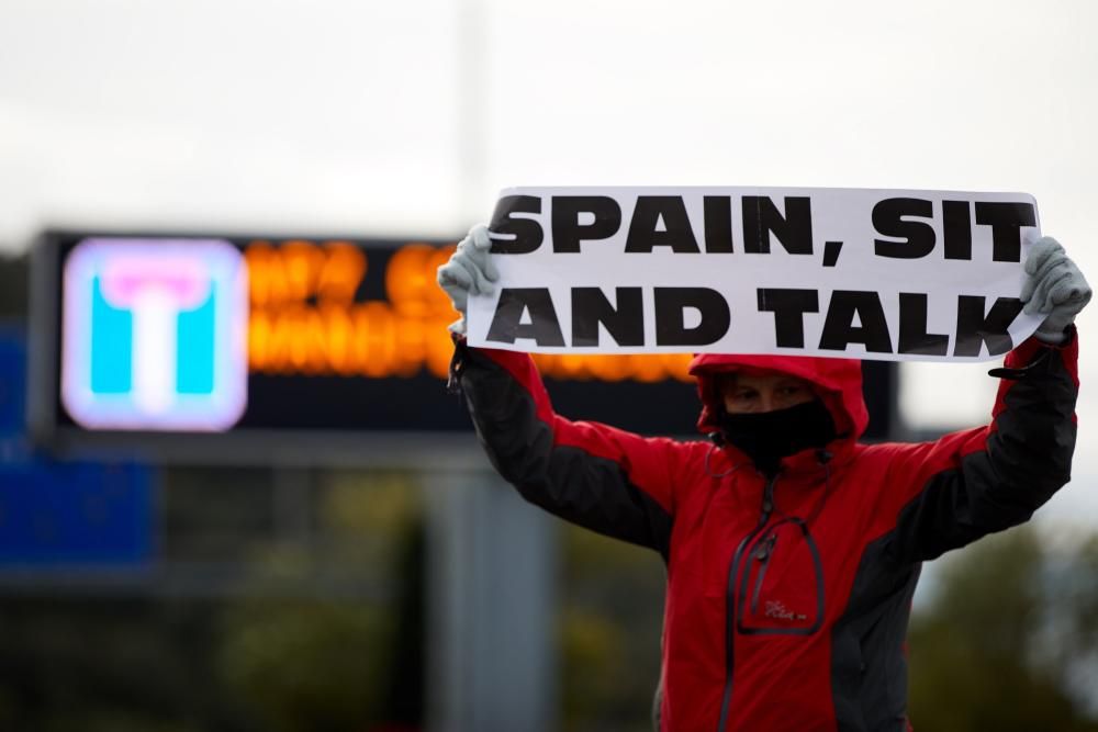 Una acció del Tsunami Democràtic talla l'AP-7 a la Jonquera