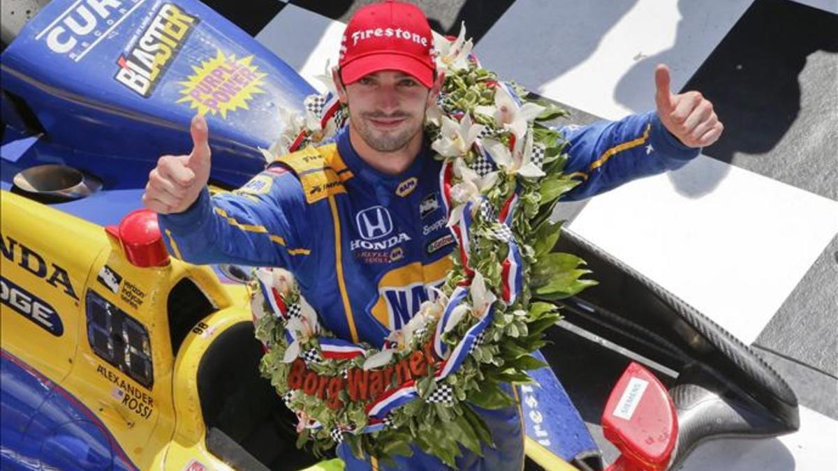 Rossi celebra su éxito en las 500 Millas de Indianápolis