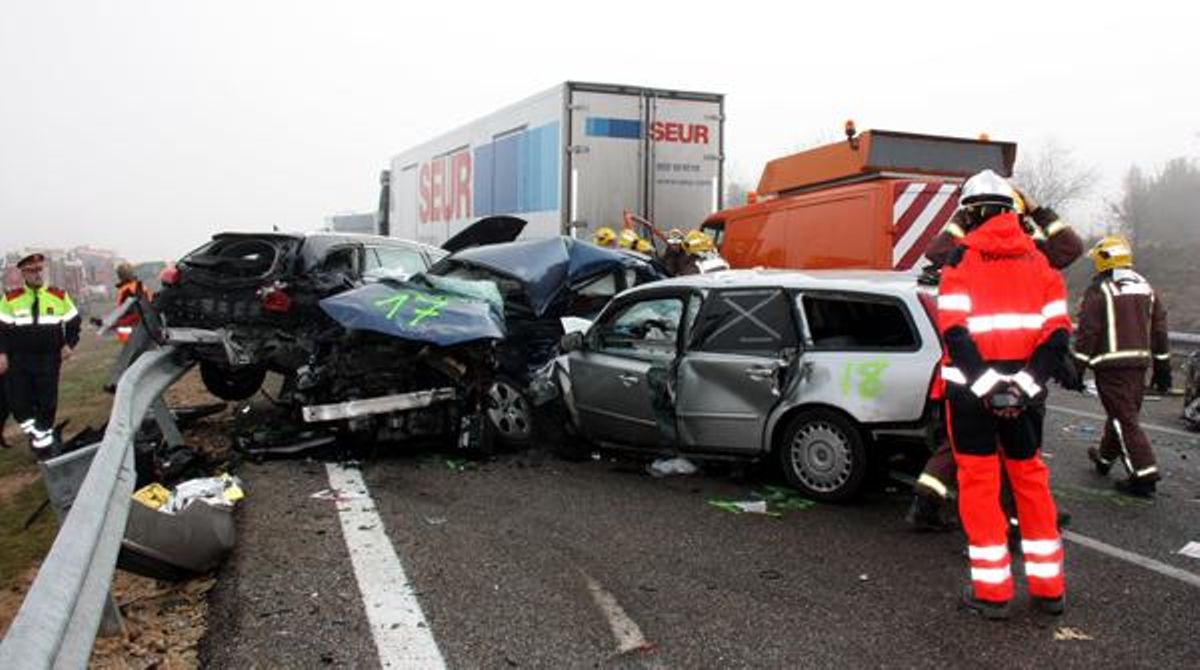 Un mort, sis ferits crítics i tres ferits greus en l’accident múltiple de l’AP-2 a Castelldans.