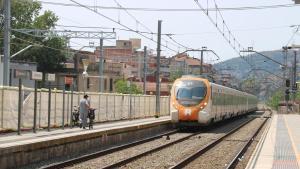 Un tren llegando a Moncada desde Barcelona