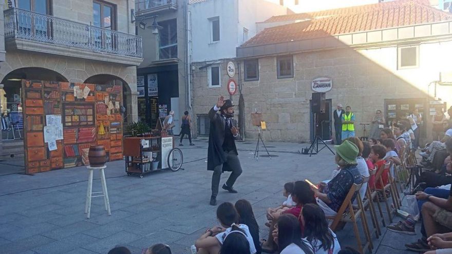 Charlatán Rodríguez, ayer en la Praza da Constitución. | Fdv