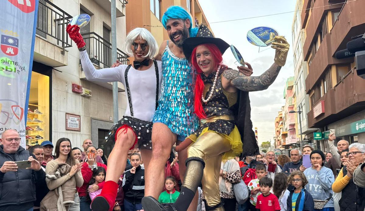Daniel Sosa se cuelga la medalla de oro en la carrera más divertida del Carnaval de Telde