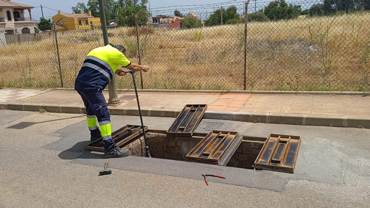 Alhaurín de la Torre está suministrando agua de otros puntos a la zona afectada por la avería del pozo de Los Caracolillos.