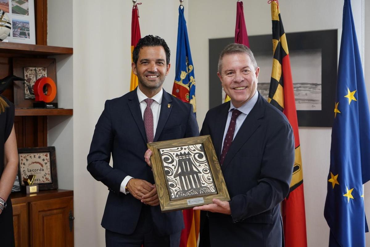 Sagredo y García-Page en el Ayuntamiento de Paterna.