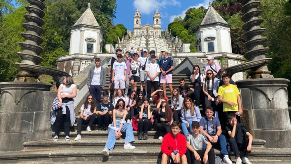 Alumnos de 4º de la ESO del colegio San Vicente de Paúl de Benavente, en el viaje a Portugal.