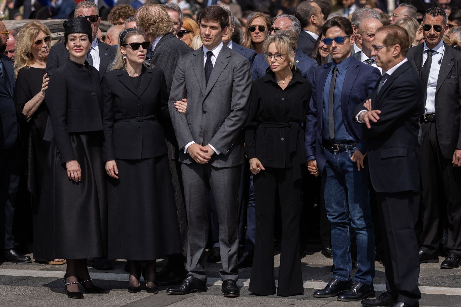 Itàlia homenatja Berlusconi amb un simbòlic funeral d'Estat que congrega a milers de persones