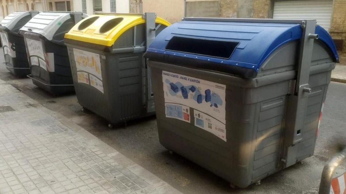 Contenedores de residuos para reciclar.