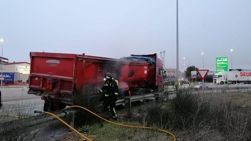 Incendio de un camión en Benavente.