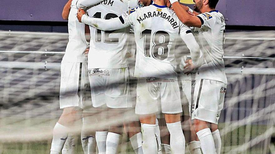 Los jugadores del Getafe celebran uno de sus goles. |  // FDV