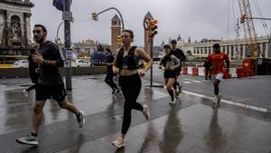 Gente haciendo deporte al aire libre.