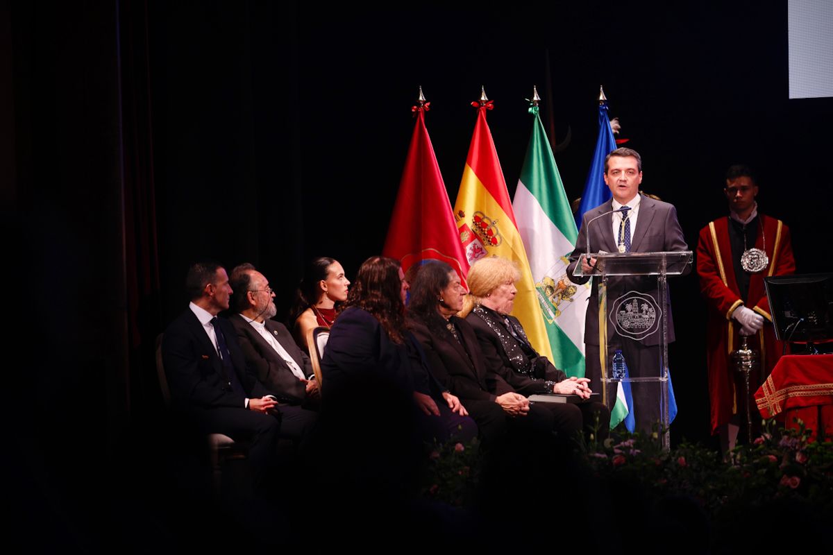 El Ayuntamiento entrega sus Medallas de la Ciudad