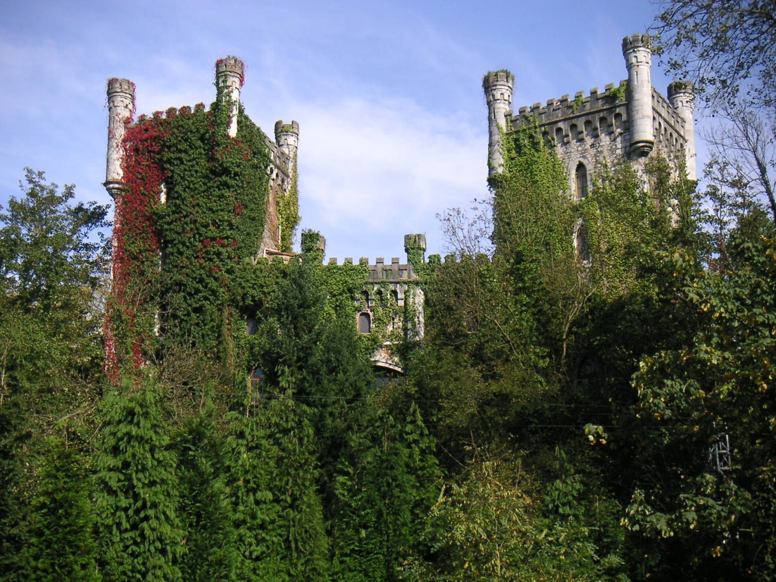 Castillo de Priorio, también conocido como Castillo de Caldas