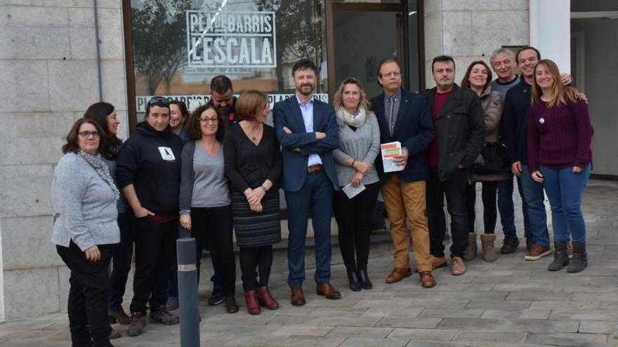 Els assistents a la inauguració de l&#039;oficina