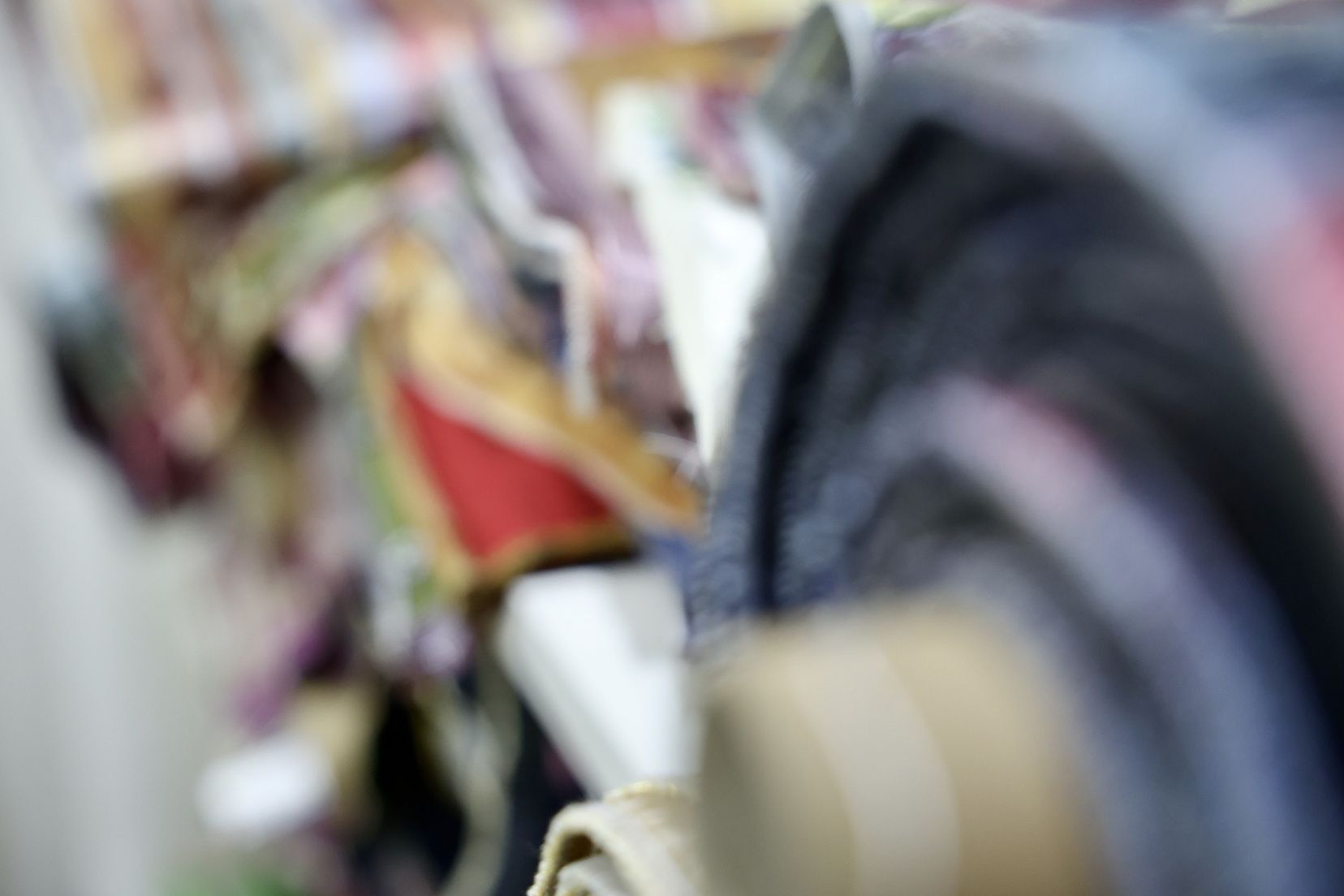 Carmen y Marta eligen sus espolines "Fallera Mayor de València"