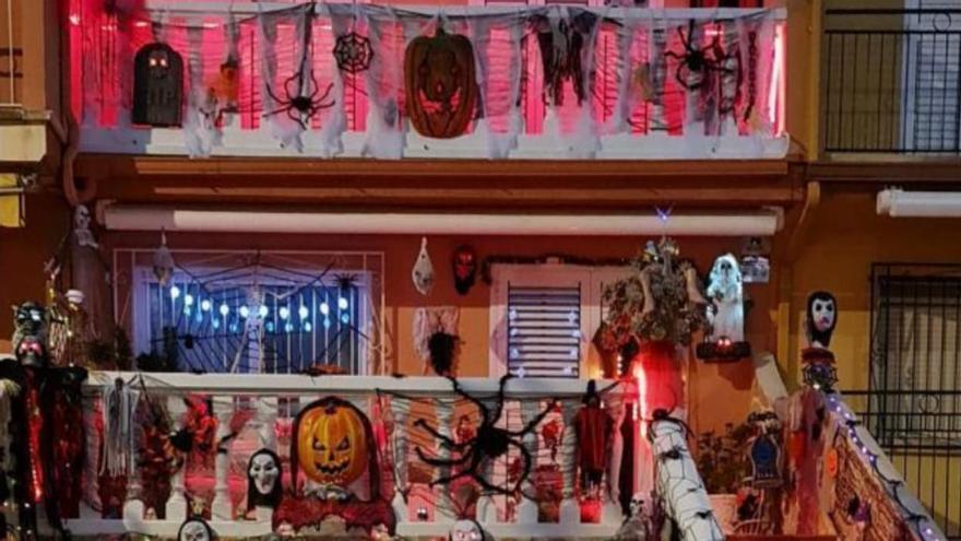 La &#039;casa de los horrores&#039; que han preparado José y María Pilar en Orpesa para celebrar Halloween