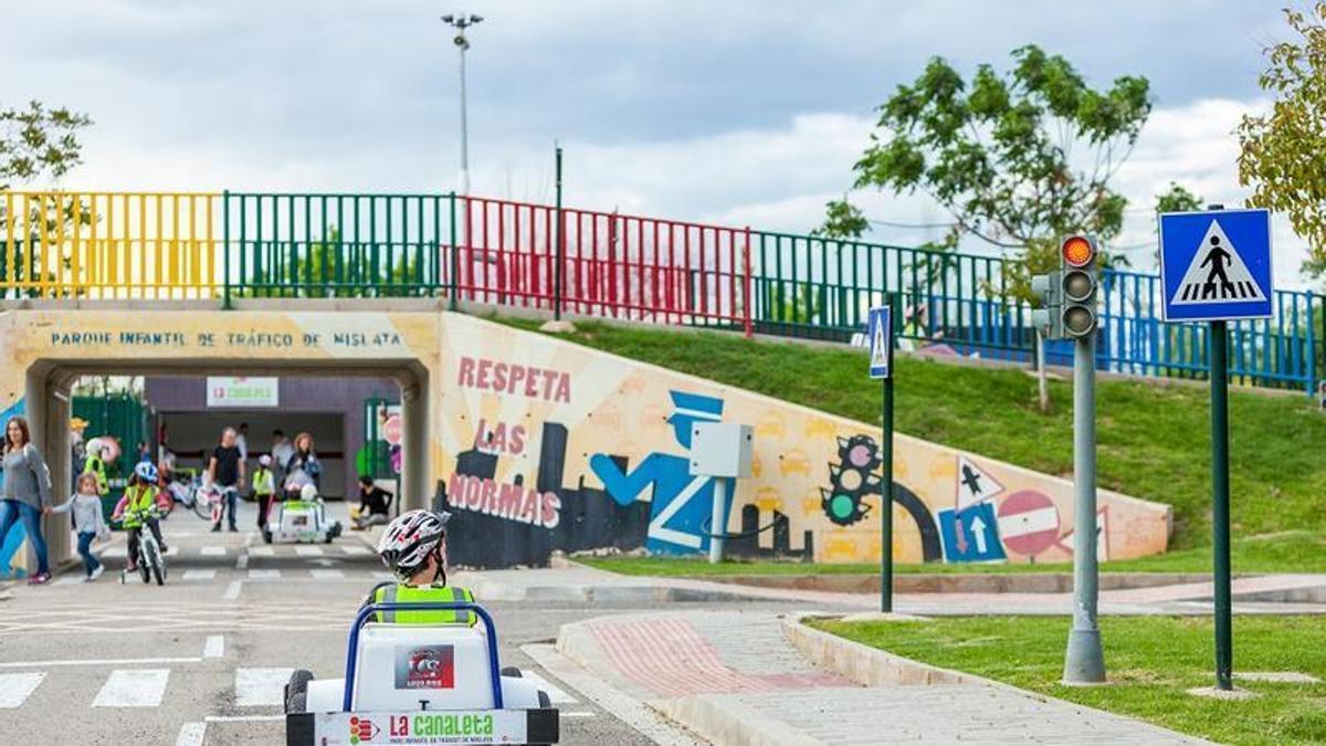 El parque ofrece programas adaptados para todas las edades y niveles escolares.