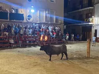 VÍDEO | Revolcón en el bou embolat del Puig