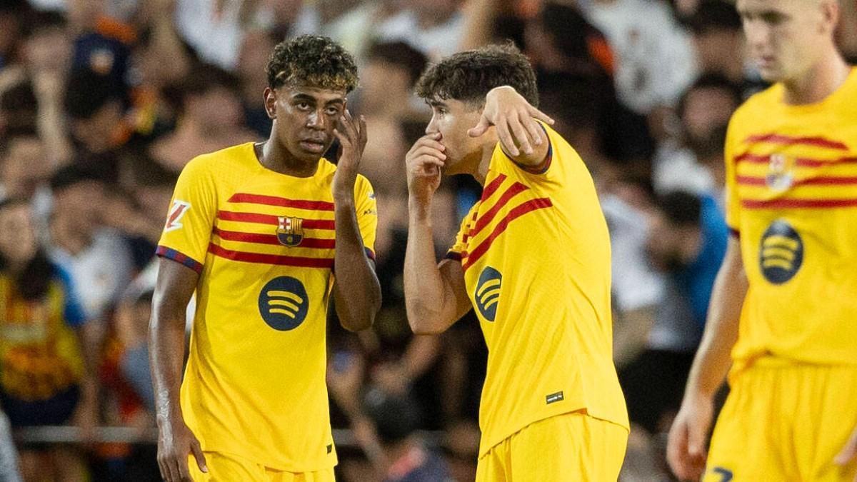 Lamine Yamal, Pau Cubarsí y Marc Casadó en Mestalla