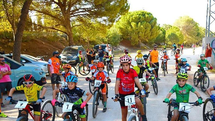 Los jóvenes bikers participan en la penúltima prueba del Circuito Provincial