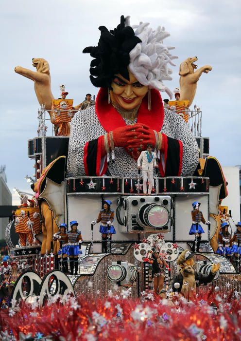 Brasil se sumerge en los carnavales