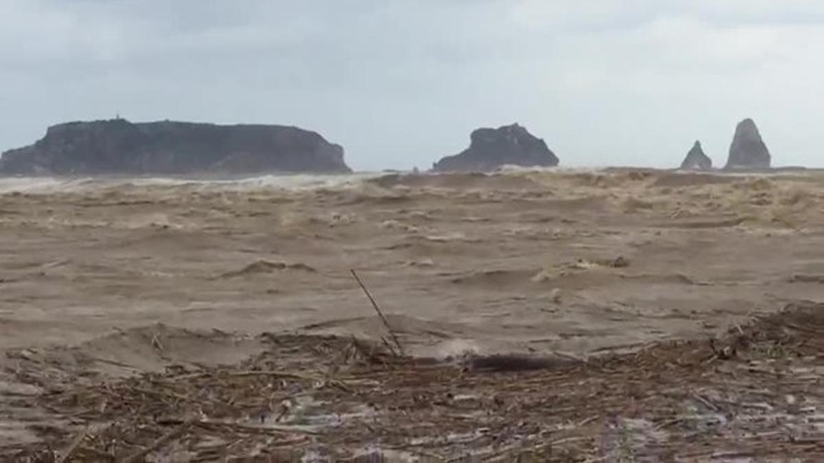 La desembocadura del Ter en pleno temporal de mar.