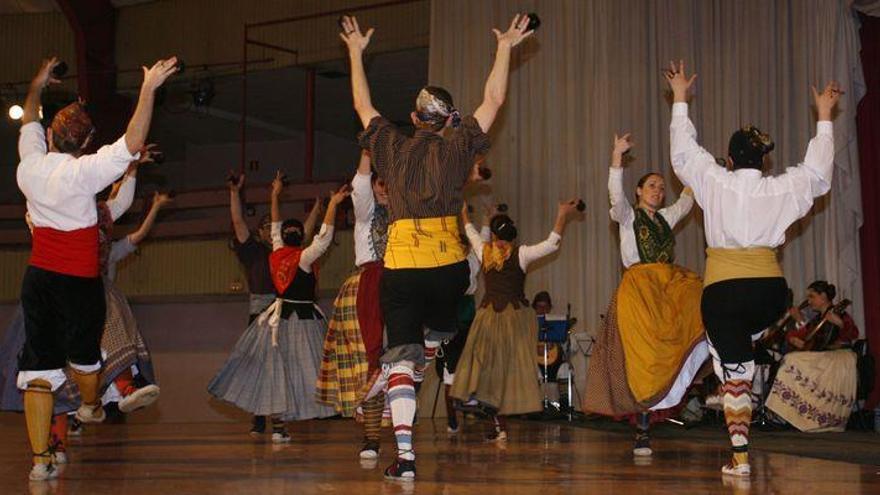 Música y bailes tradicionales en el Raval de Castellón