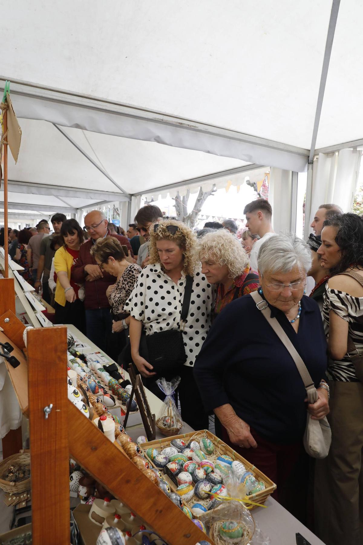 En imágenes: la fiesta de Güevos Pintos toma Pola de Siero