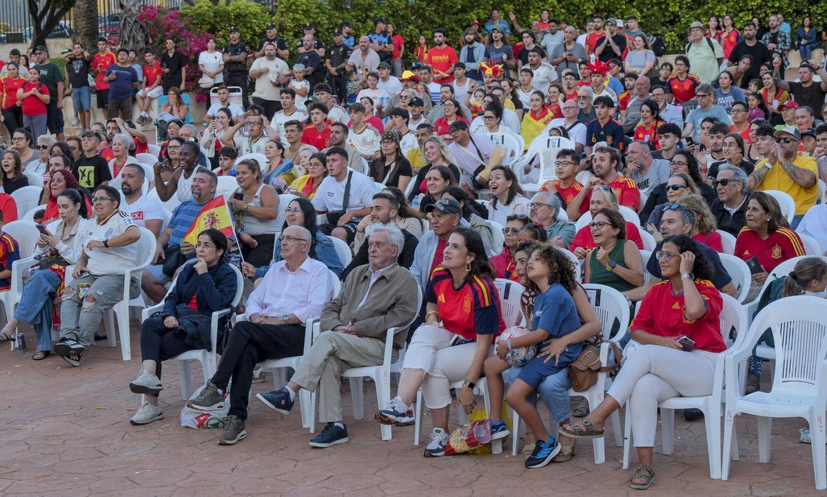 Ambiente del España-Bélgica de cuartos de final del Mundial 2026 en Plaza Don Benito Ambiente del España-Bélgica de cuartos de final del Mundial 2026 en Plaza Don Benito