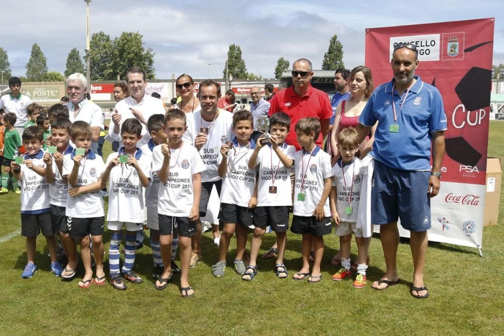 Los campeones de la Vigo Cup recogen sus trofeos