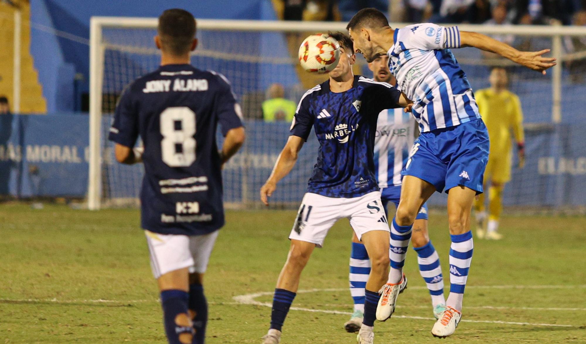 El Alcoyano vuela empujado por la afición